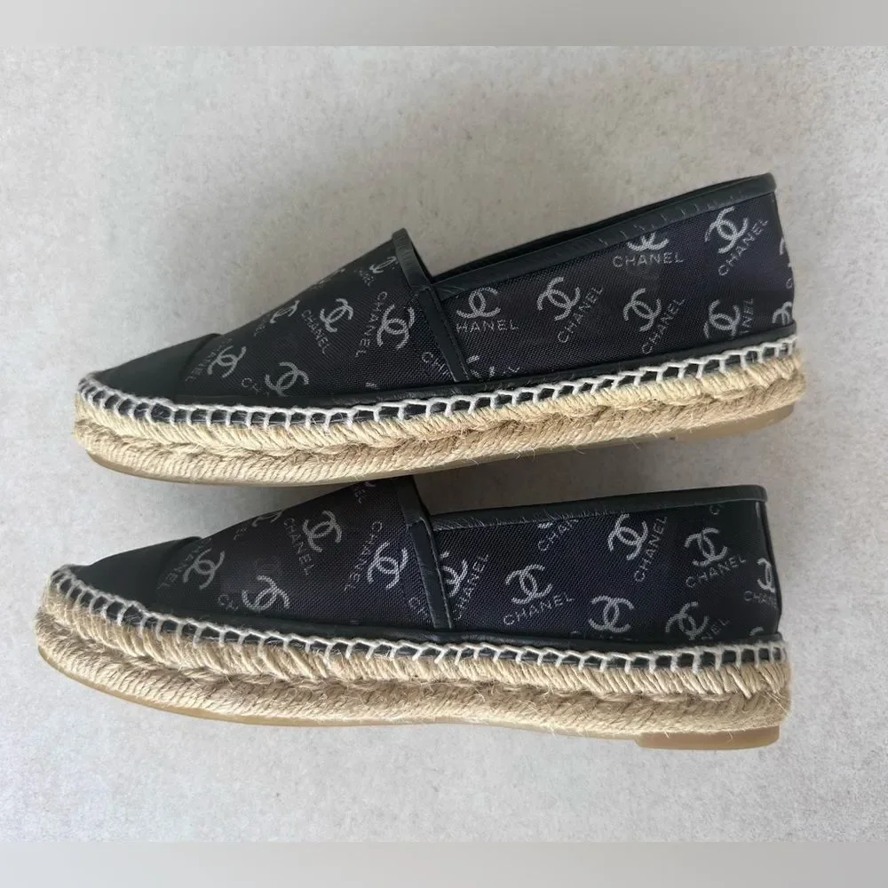 CHANEL cap wear flats